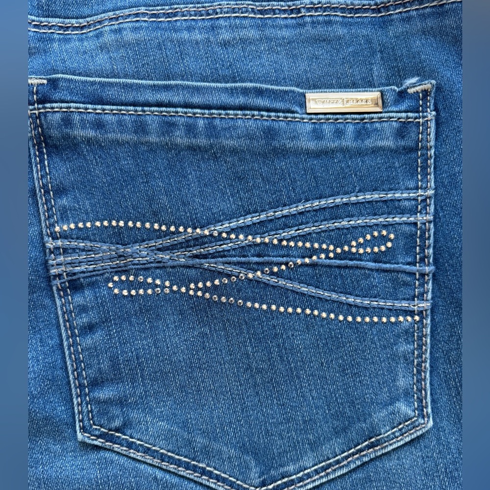 White House Black Market Embellished Jeans - Size 6 - Picture 9 of 15